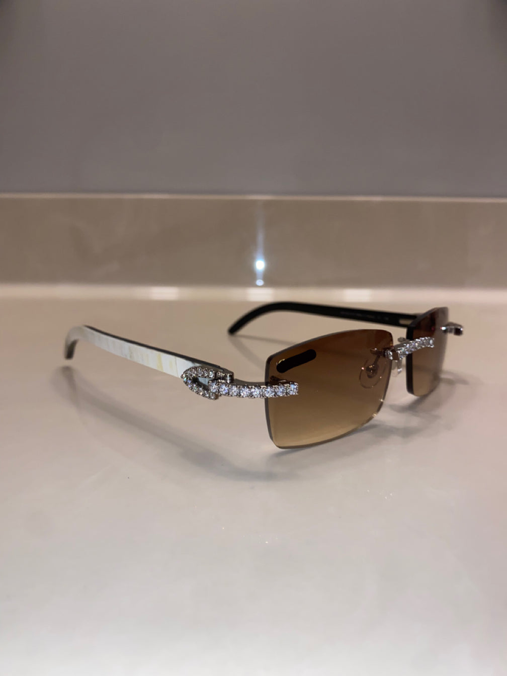 White Buffs Hennessy Lens Diamond Frame Silver Classic Size